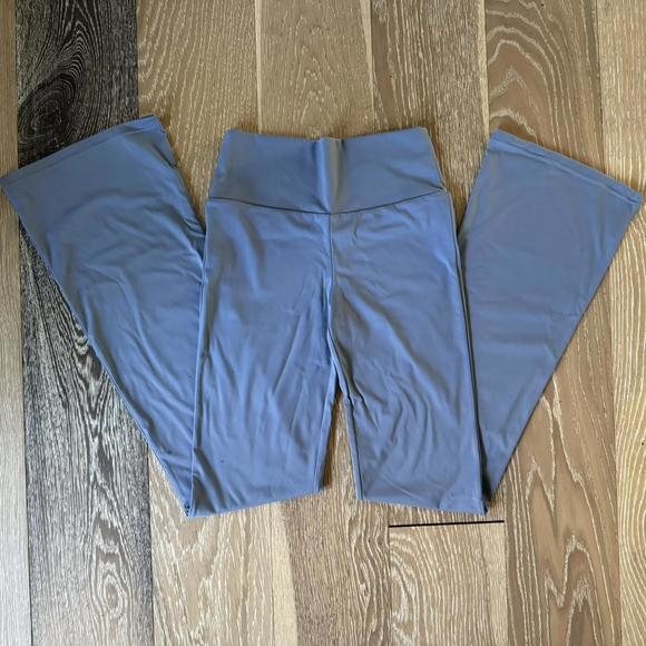 Flow Active Leggings in Blue Haze - Picture 6 of 7